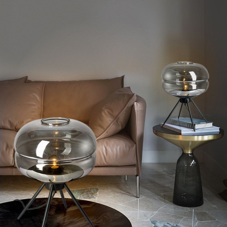 Lampada da tavolo singola Black Drum in stile moderno e creativo Lampada da tavolo in ferro battuto con paralume in vetro