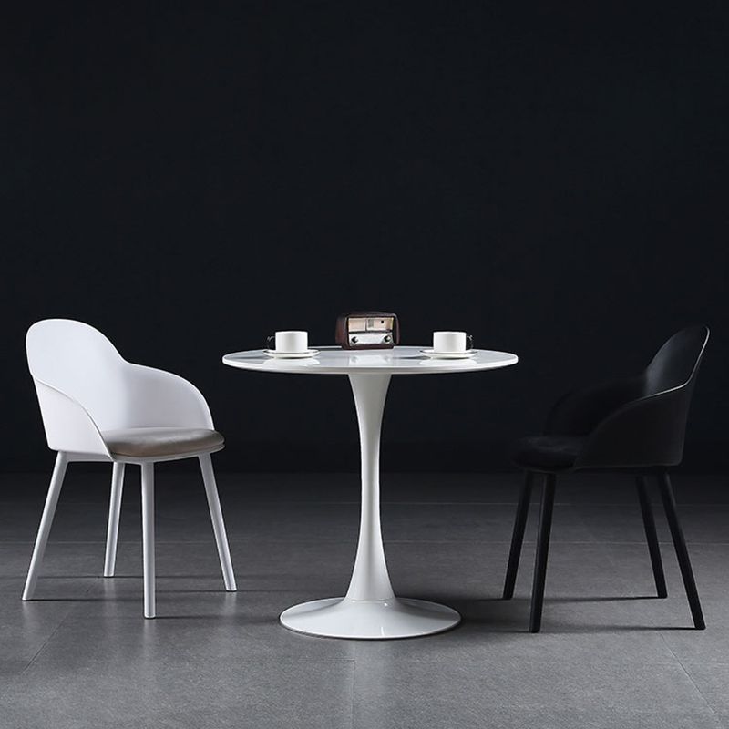 Silla de comedor estilo moderno Silla auxiliar con brazo de cocina y patas de plástico
