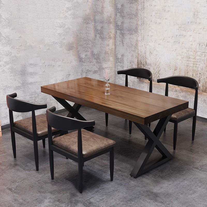 Tavolo da pranzo in legno massiccio in stile industriale Tavolo rettangolo marrone con base di metallo per sala da pranzo