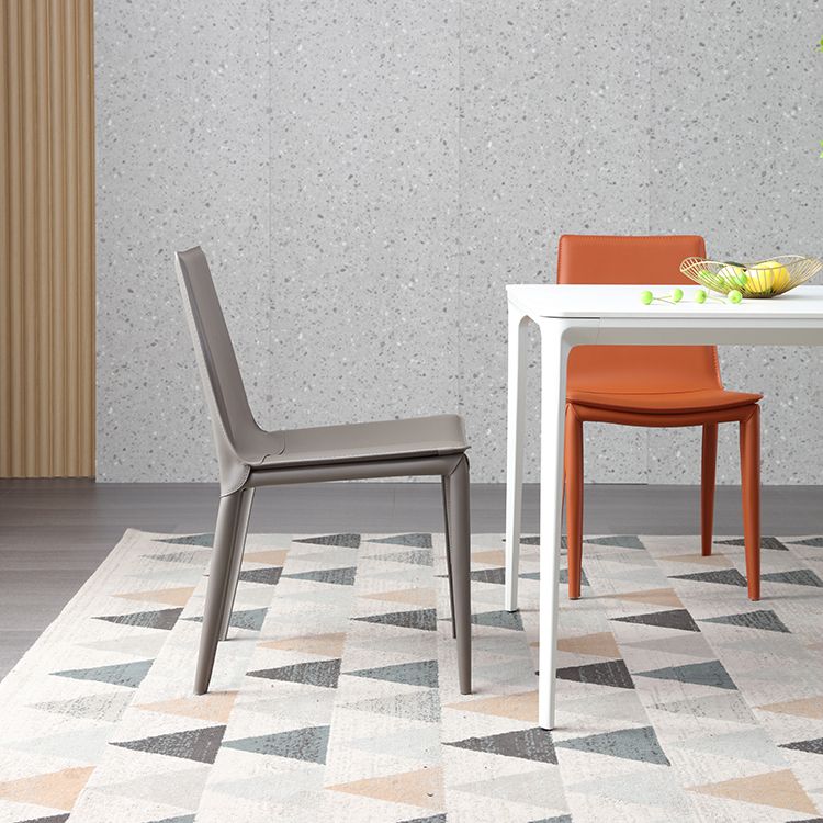 Silla lateral interior contemporánea Silla tapizada de metal con respaldo sólido para comedor