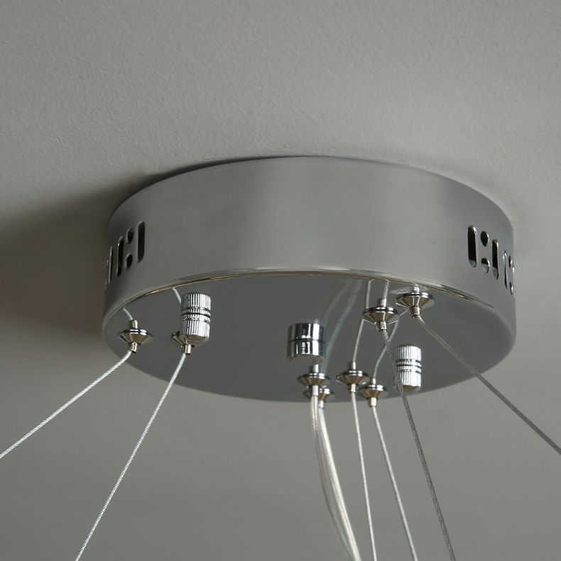 Zilveren lineaire kroonluchter in Noordse karakteristieke stijl LED -hanglampje voor binnenruimtes