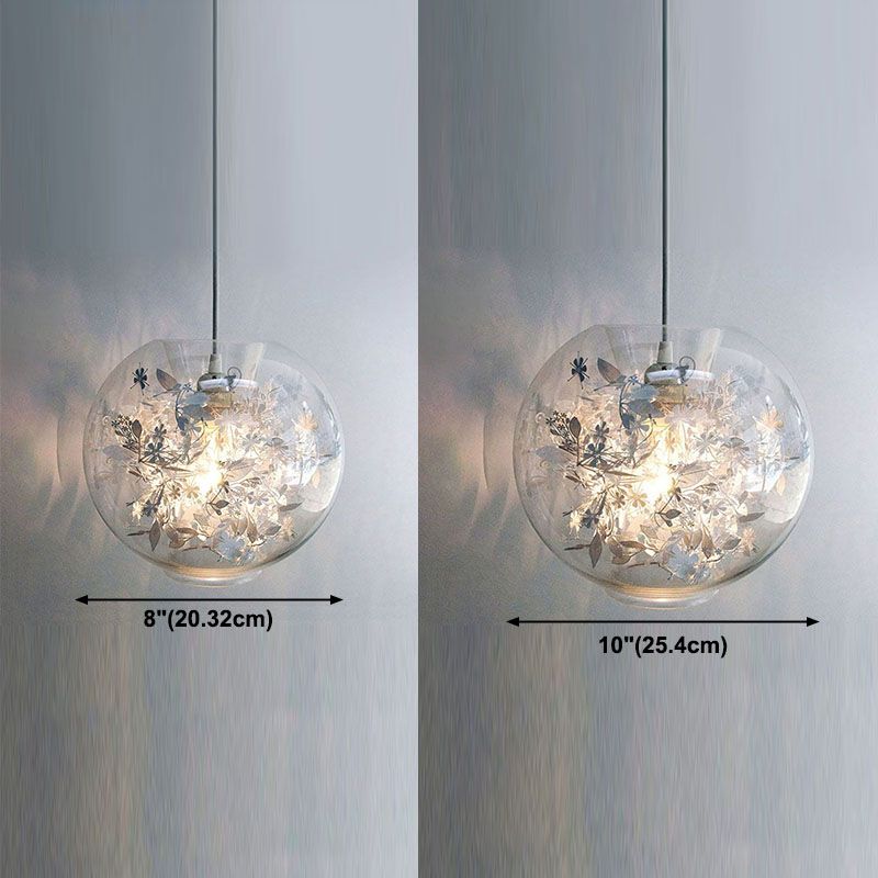 Un capestro a basso globo appeso vetro trasparente moderno ciondolo di illuminazione moderna