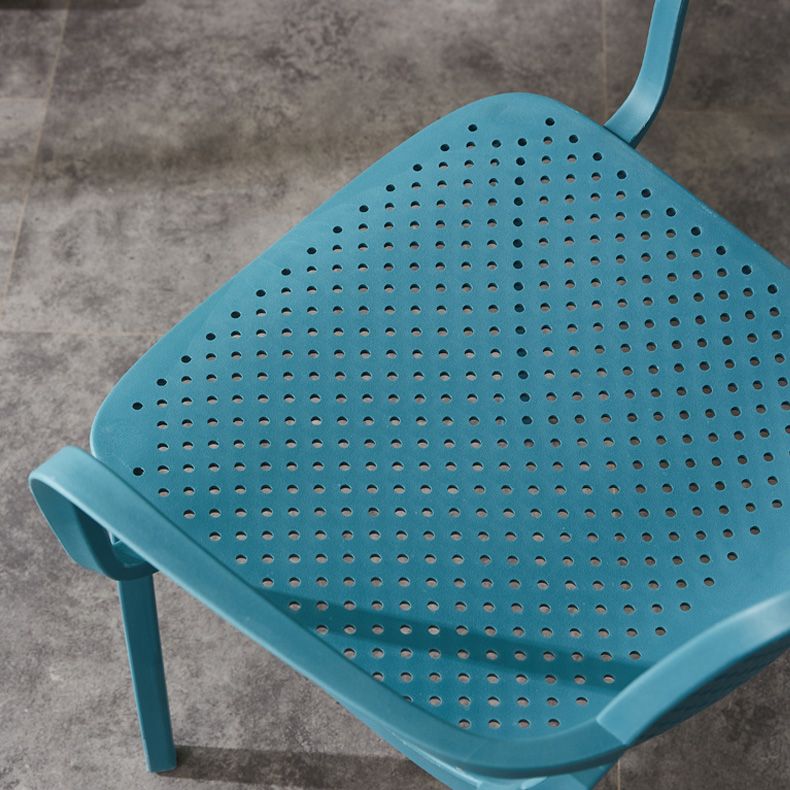 Sillas de comedor de plástico escandinavo, sillones apilables con respaldo sólido (juego de 4)