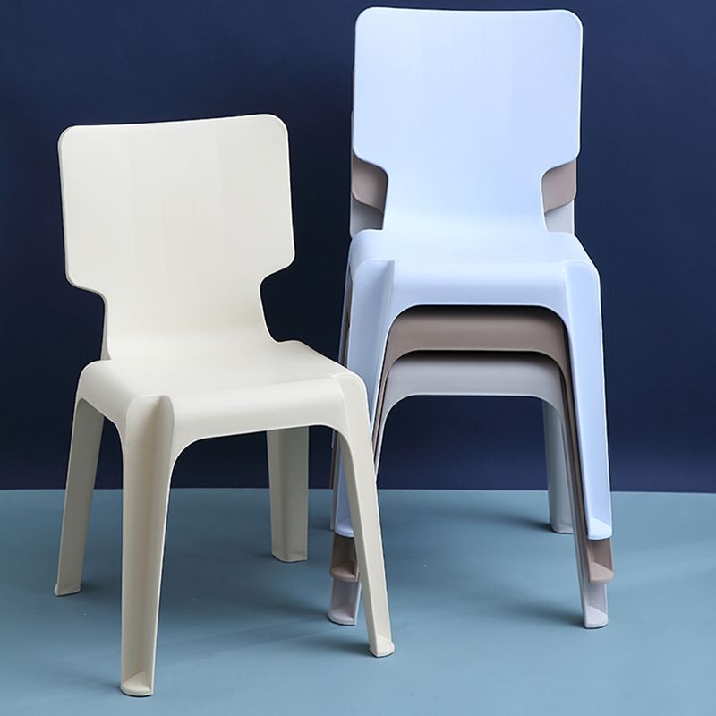 Chaise d'appoint en plastique pour marché nocturne scandinave, chaise de salle à manger à dossier solide, couleur claire