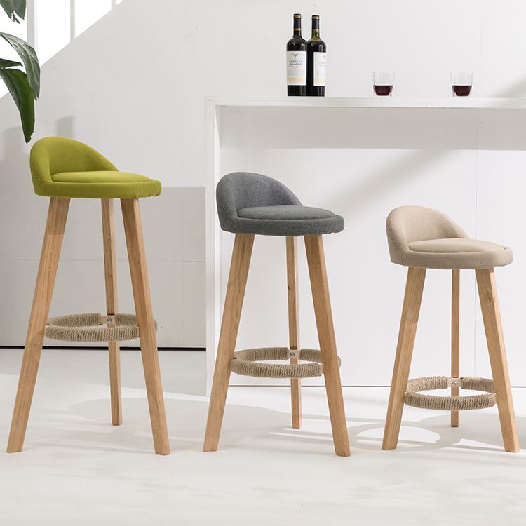 Taburete de bar con reposapiés de tela moderno, taburete redondo con respaldo bajo para interior con patas de madera