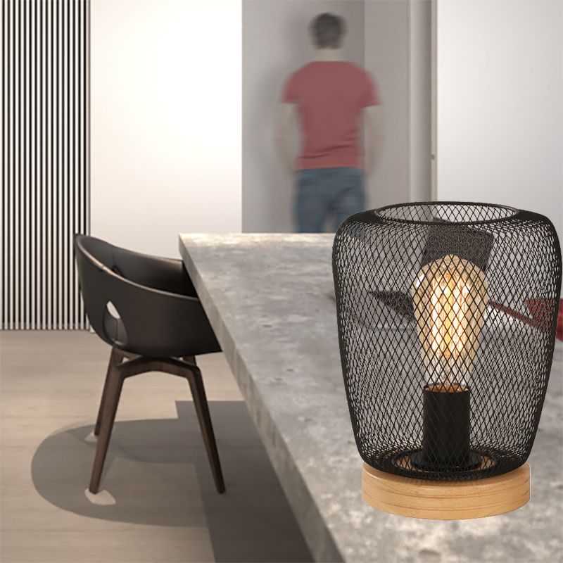 1 lampe de table de bulbe industrielle élégante poire / barillet ombre en métal et lampe à tâche en bois avec garde de fil en noir pour chambre à coucher