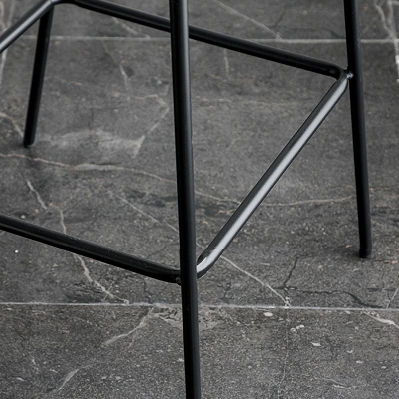 Tabouret de bar à dossier bas Bucket Tabourets de hauteur de comptoir armés en cuir