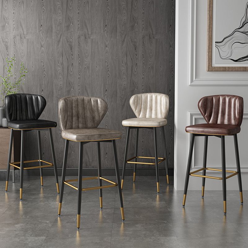 Taburete de bar de cuero contemporáneo, taburete con respaldo bajo para interiores con patas de acero