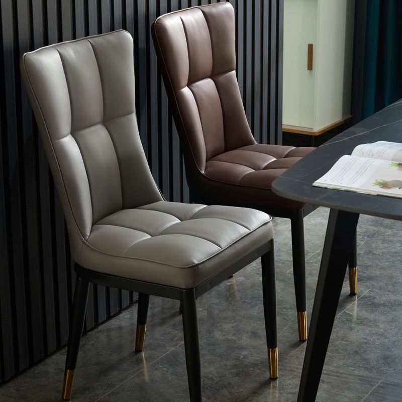 Sillas de comedor sin brazos de cuero modernas, sillas laterales tapizadas con patas de metal