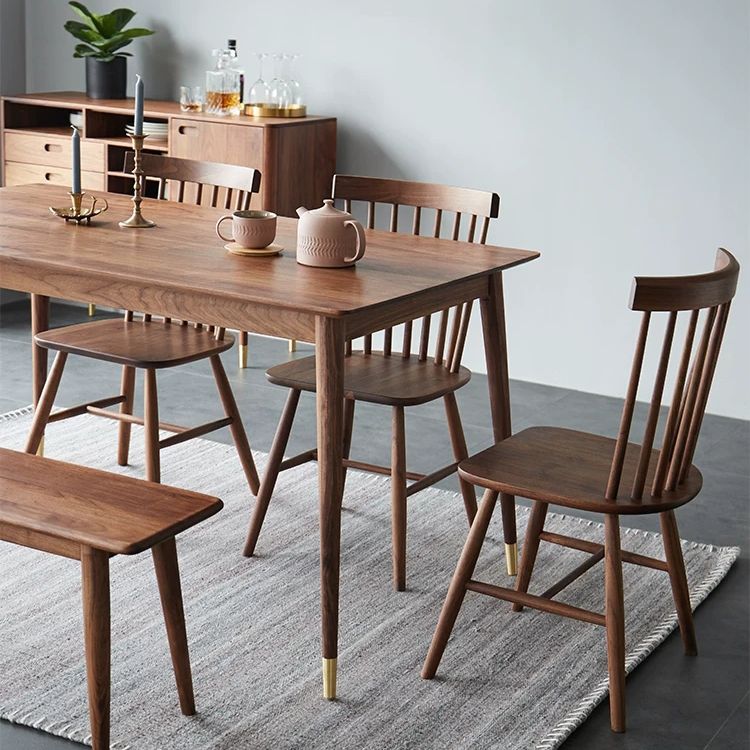Table à manger en bois de forme de forme rectangle Luxury avec 4 jambes