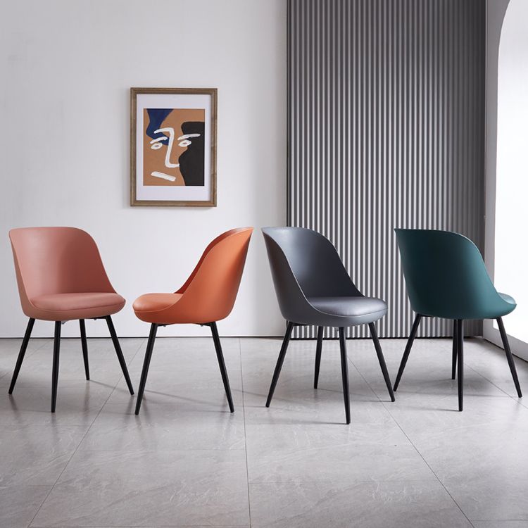Chaise latérale de restaurant contemporaine en cuir, dossier solide, finition mate, chaise de salle à manger