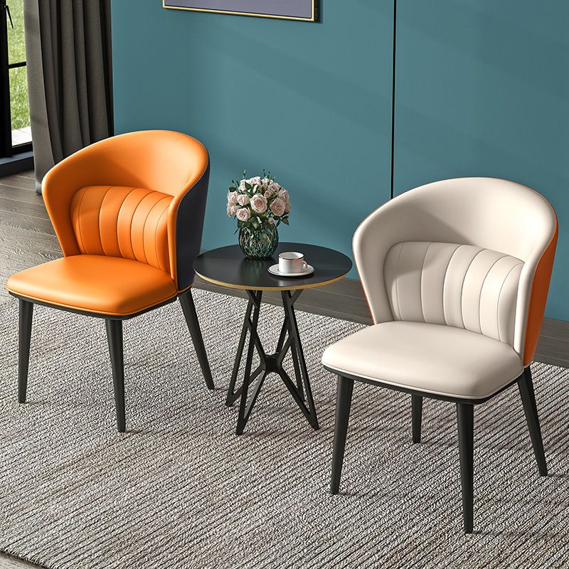 Silla lateral de comedor curvada de cuero para interiores moderna, silla sin brazos Parsons