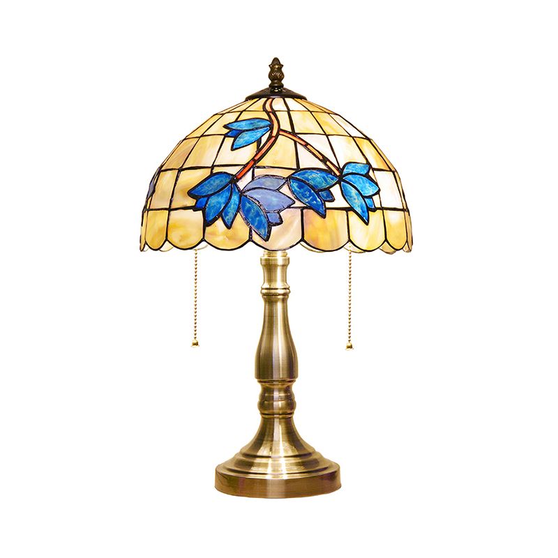 Antique Tiffany Dome Desk Light avec fleur bleue / libellule / papillon 2 lumières Table de vitrail clair pour la chambre