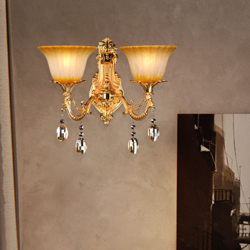 Flower Glass Glass Wall Light Luz tradicional de 2 cabezas Sala de estar Luz de apliques en latón