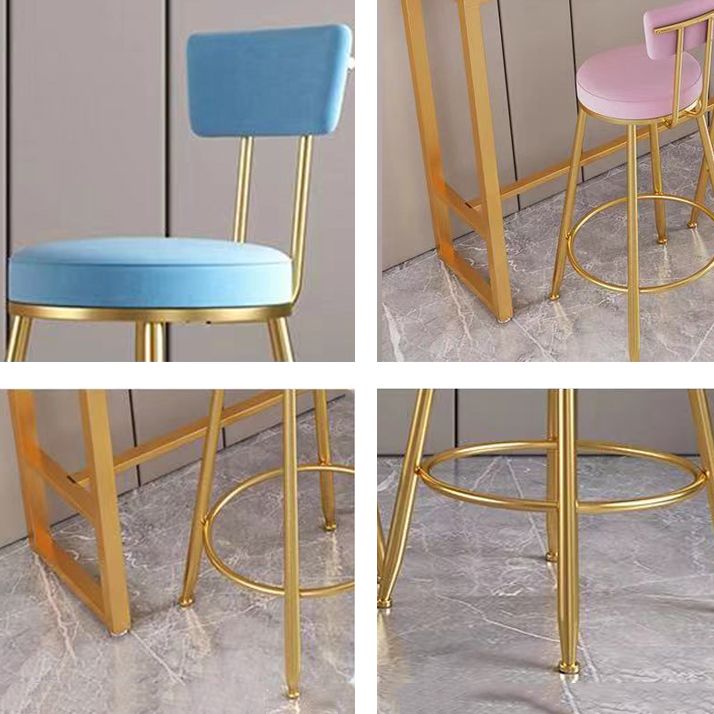 Glamouröser, mit Metall gepolsterter Barhocker, Wohnzimmer-Barhocker mit Eisenbeinen und niedriger Rückenlehne, Kissen