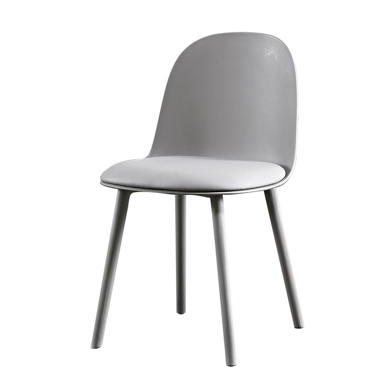 Silla auxiliar de comedor escandinavo de plástico Silla de comedor Parsons con acabado mate (juego de 4)