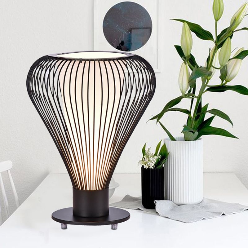 Lámpara de lectura LED con forma de pera de hierro, lámpara de escritorio pequeña, modernismo, 1 cabezal, acabado negro, con pantalla de cristal blanca cónica interior