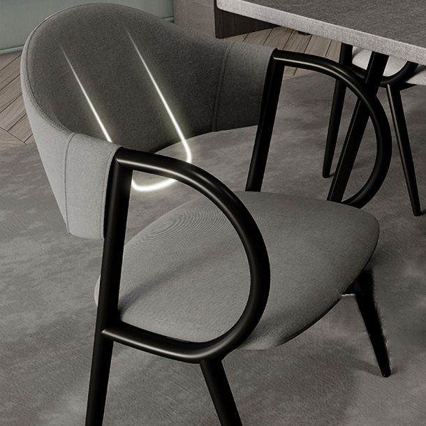 Silla de comedor de cuero industrial con respaldo abierto y patas de metal