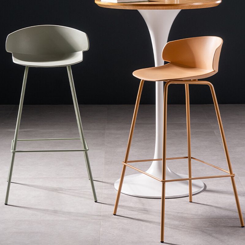 Contemporary Style Bar Stool Plastic Counter Bar Stool with Metal Legs