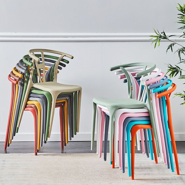 Chaise de salle à manger en plastique de style moderne, chaise d'appoint empilable sans accoudoirs pour la cuisine