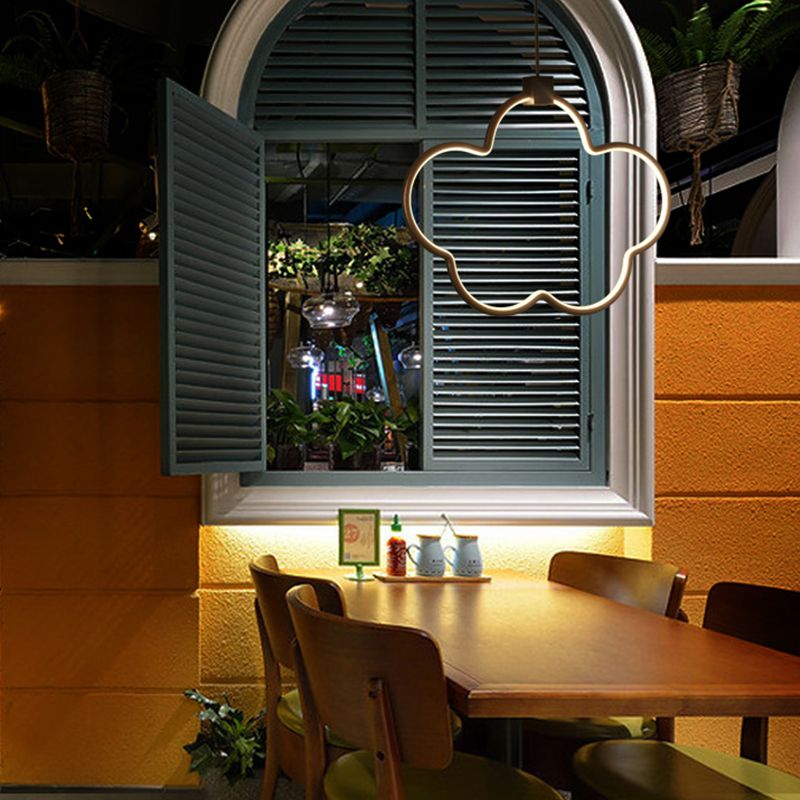 Pendre à LED linéaire blanc Lumière suspension en métal décoratif pour la salle des enfants