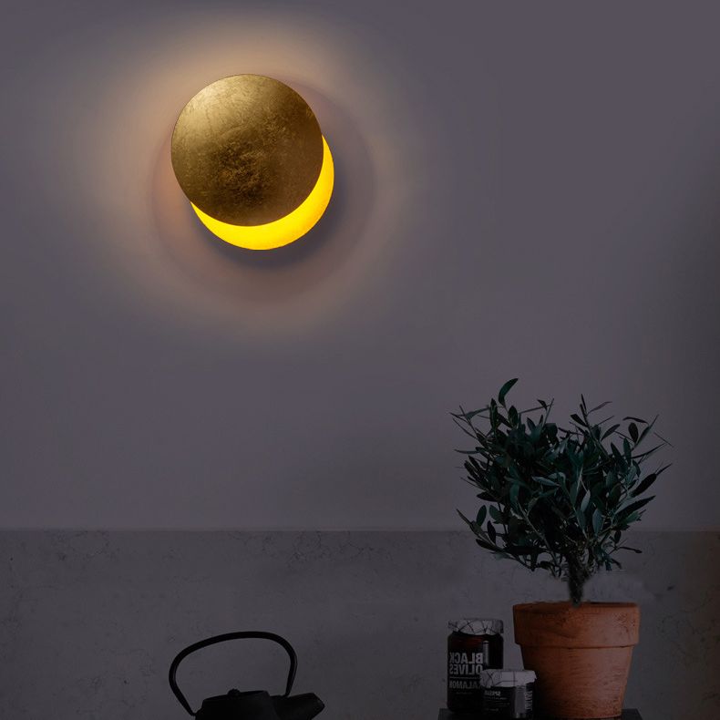 Estilo nórdico Rotable Solar Eclipse Splipse Splipe Metal Metal Redone Red Red Cull Moon Lámpara de montaje para dormitorio para dormitorio