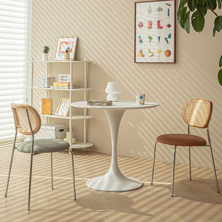 Sillas de comedor de estilo moderno, silla con respaldo abierto lateral sin brazos y patas de metal para cocina