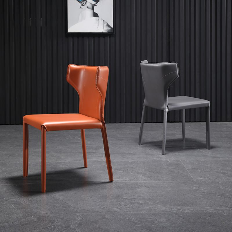 Zeitgenössischer Esstuhl mit Metallbeinen Wingback Parsons Stuhl für den Heimgebrauch