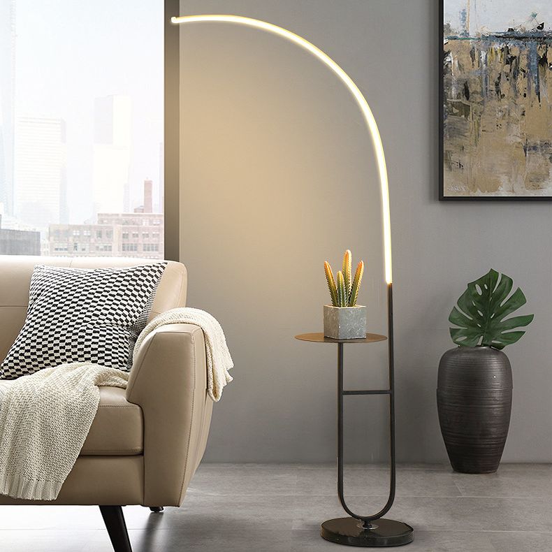 Lampada per pavimenti per pavimentazione a curva nera e oro Modern LED ACRILICO LED LIGHT con vassoio