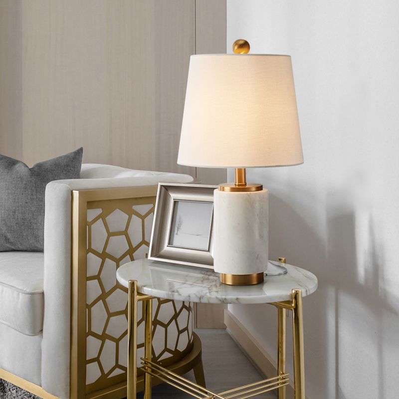 Luz de mesa cónica de tela Contemporánea 1 Bulbo Lámpara de escritorio pequeño blanco para sala de estar
