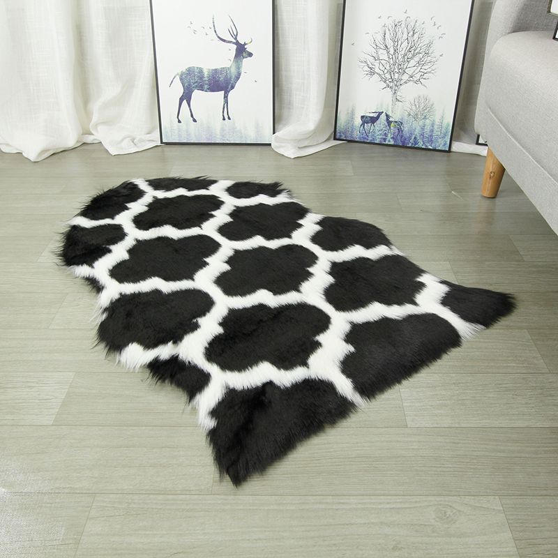 Stylish Black Carpet Geometric Pattern Polyester Area Rug Easy Care Area Rug for Home Decor
