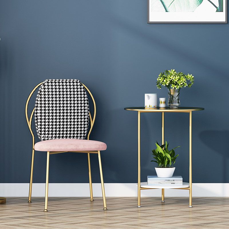 Glam – chaise d'appoint à dossier solide pour chambre à coucher, en velours, finition mate, avec pieds dorés