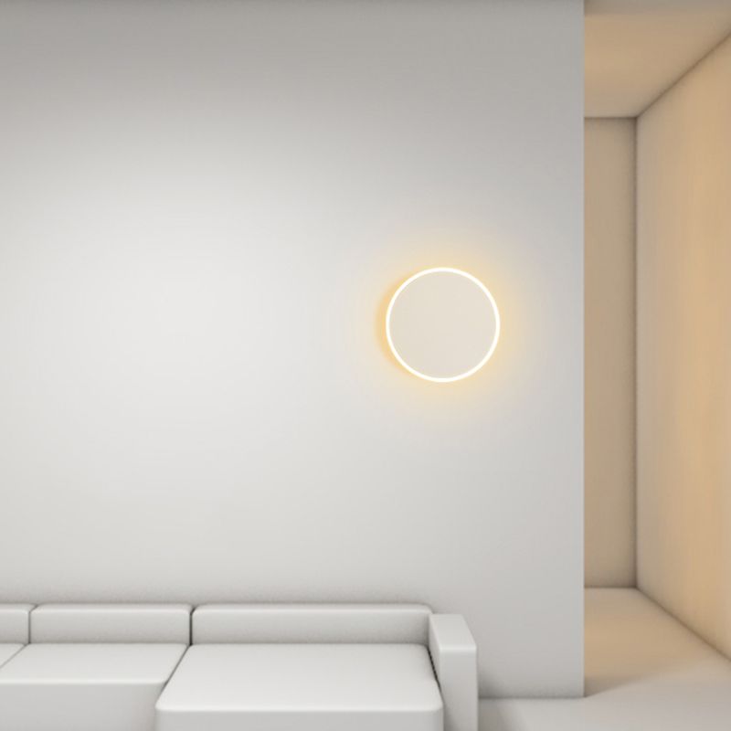 Round Shape Metal Wall Light Modern Style 1 Light Wall Mounted Lamp in White