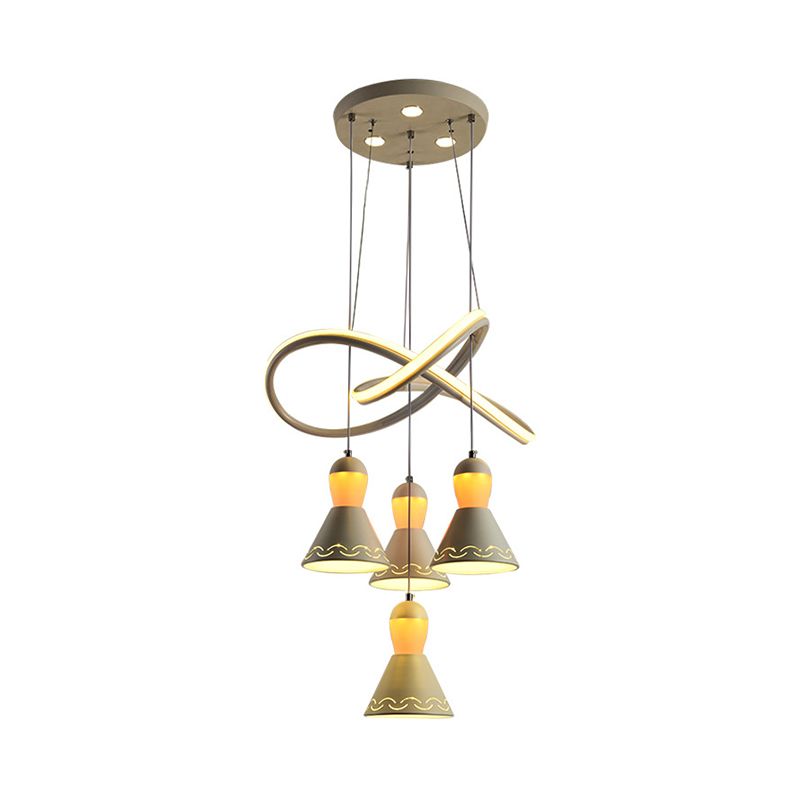 Acrylique Bell Cluster Pendant Light Modernisme 4 Heads Strip LED Suspension Lampe en blanc