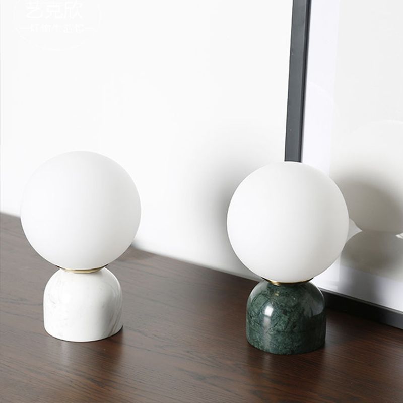 Servizio di notte semplice a sfera Light Milky Glass 1 Lampada da comodino con piedistallo in marmo nero/bianco/verde