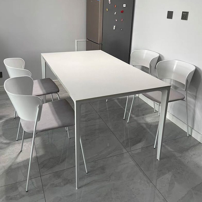 Zeitgenössischer Stil zu Hause gesinterte Stein Esstisch Rechteck Form Tisch mit metallischer Basis