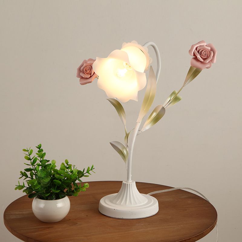 Table à 1 bulbe clair jardin coréen lampe de nuit de salle à manger avec une nuance en verre givrée à l'opale florale en rouge / rose