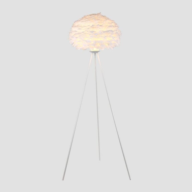Lampada da pavimento in stile Tripode in stile nordico Metal Bulb Soggio