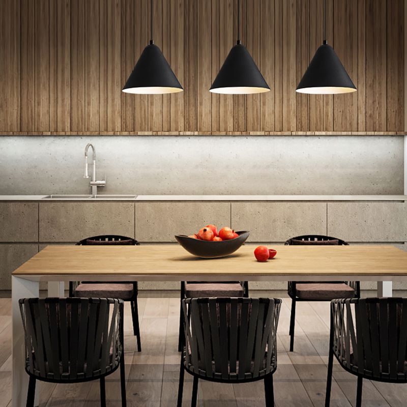 3 lumières Nordic Pendante Lighting Conical Drop Laut avec de l'ombre en métal pour salle à manger