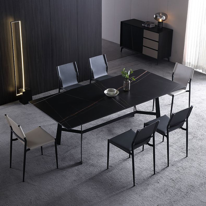 Silla lateral de cuero estilo diseñador para balcón, silla de comedor con respaldo sólido y patas negras
