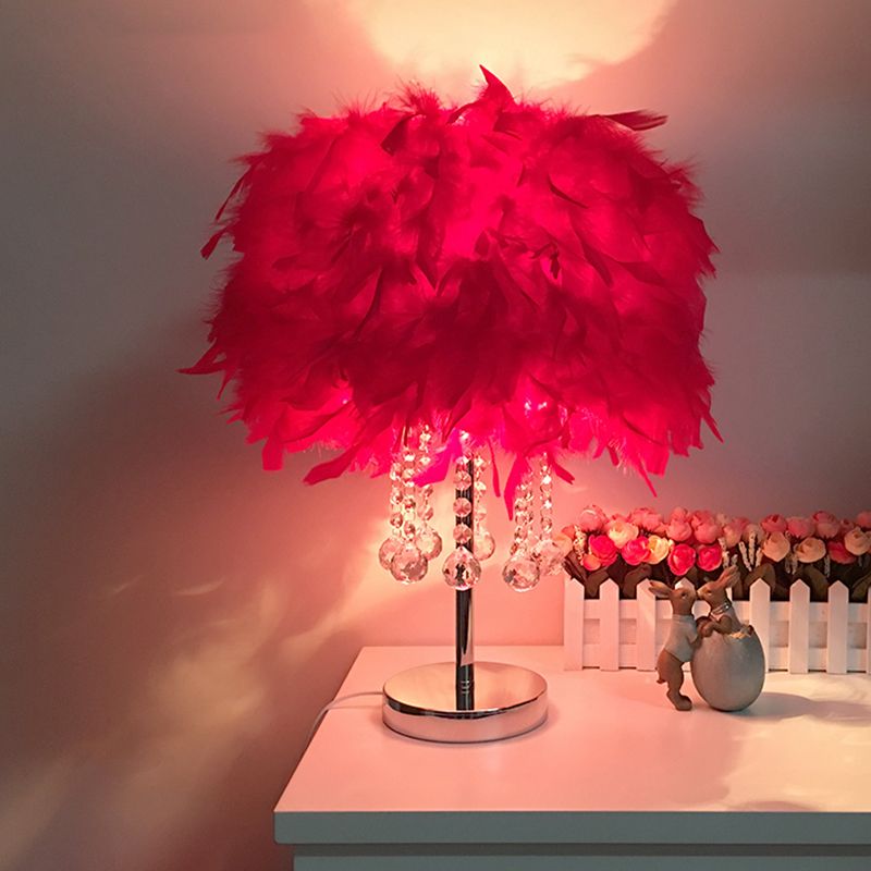 Feather Round Night Stand Lamp Light Contemporary 1-Bulb Red/Rosa/Purple Table Light con goccia di cristallo e base bianca/cromata