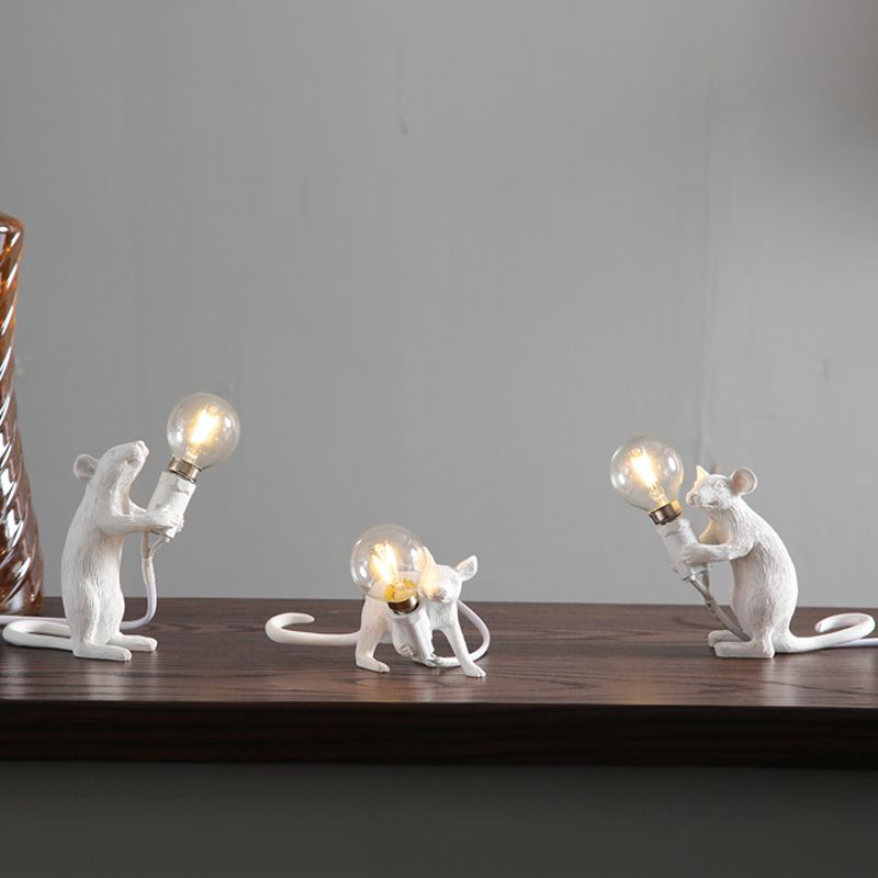 Lampada da tavolo a forma di topo con finitura bianca Lampada da scrivania per ristorante a 1 testa in resina stile nordico