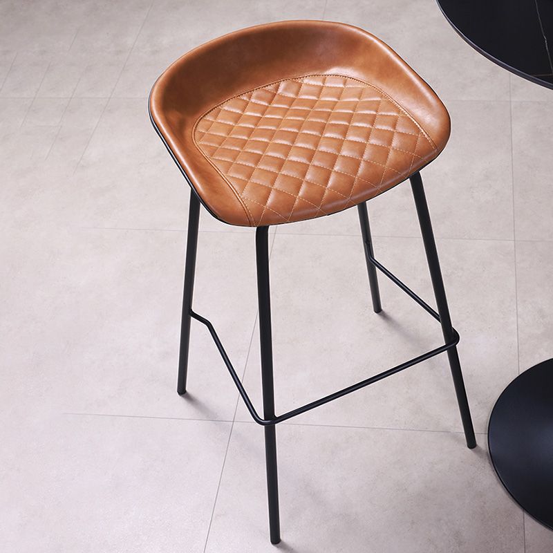 Barhocker aus Metall im Vintage-Stil mit niedriger Rückenlehne und Riemenpedal, 30-Zoll-Barhocker