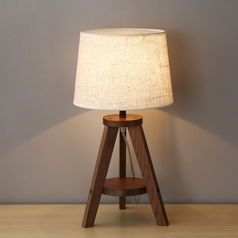 Lámpara de mesa de mesa de tambor simple Luz de mesa de dormitorio de una sola bombilla con trípode de madera