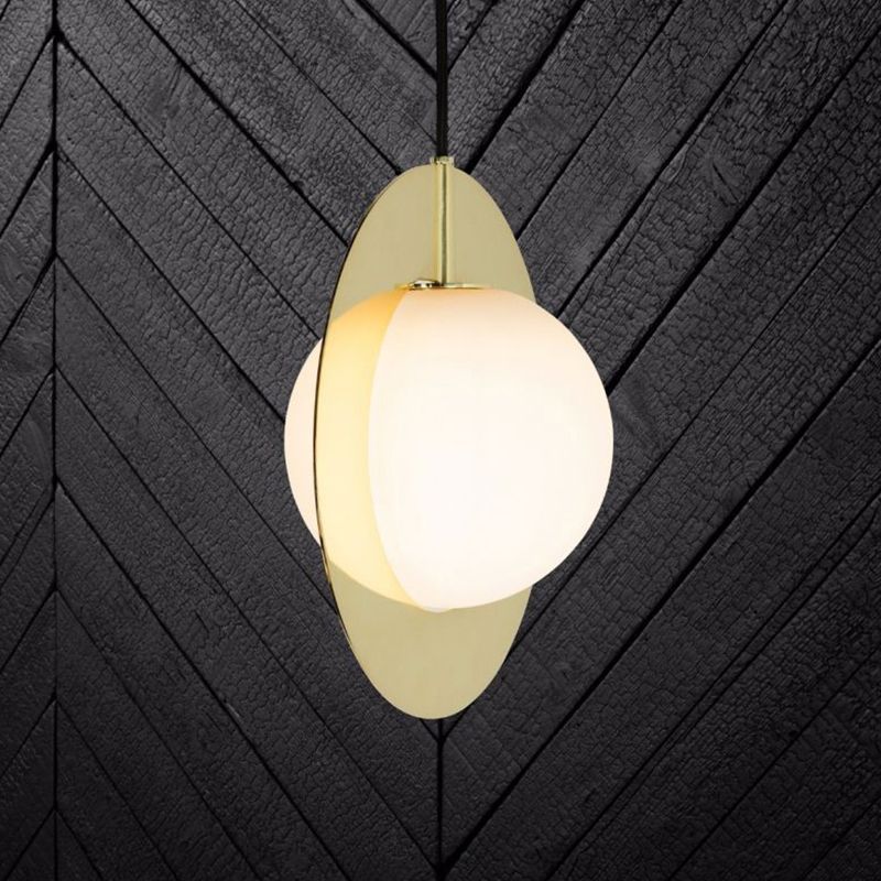 Lámpara colgante de vidrio blanco globe posmoderno 1 cabeza colgante de techo con anillo de oro