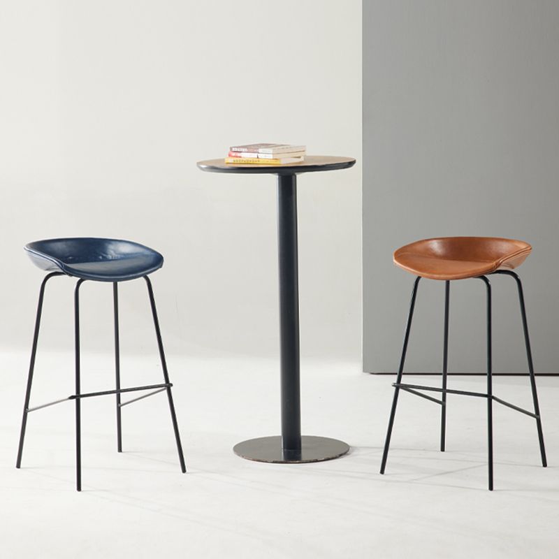 Scandinavian Metal Black Counter Stools Bucket Seat Bar Stools with Footrest
