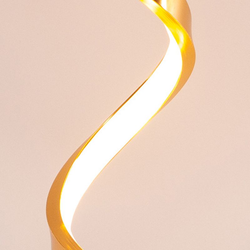 Postmodern Line Model Metal Desk Lamp for Bedroom Living Room Table Lamps