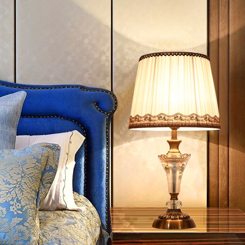 Lampada da tavolo moderna a 1 testa con lampada da scrivania piccola a tamburo affusolato bianco con paralume in tessuto