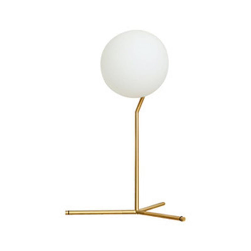 Lampada da tavolo globo dorato in stile moderno e conciso Lampada da tavolo in ferro placcato per spazi interni
