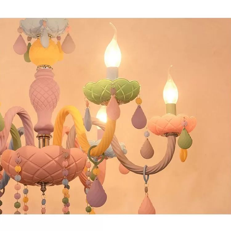 LAMPE DE CHANDELIERS ENFANTS pour les chambres de filles, éclairage pendentif accroché multicolore avec chaîne et bougie réglables